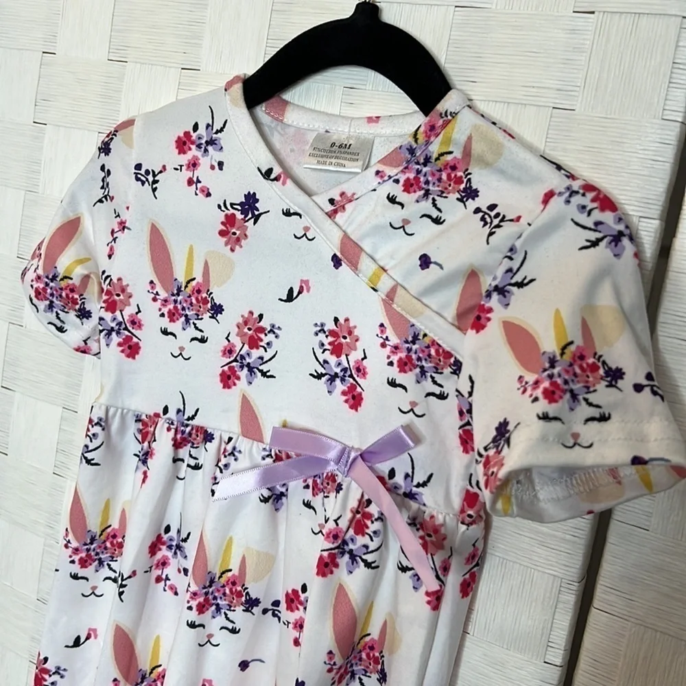 𝅺honeydew White floral baby romper